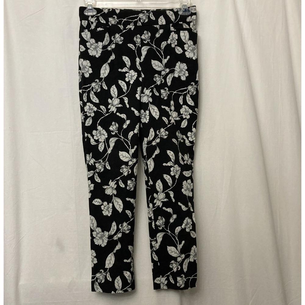 Chico's Black & White Floral Stretch Pull-On Ankle Pants w/Pockets - SZ 0.5R (S)